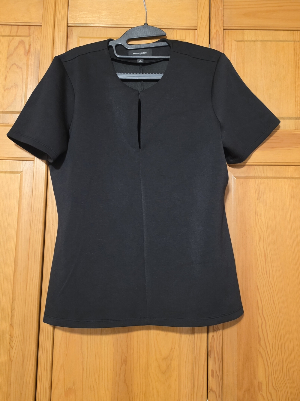 Banana Republic Black Short Sleeve Keyhole Neck Tee